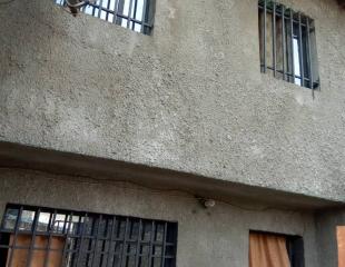 Vente urgente ! ! ! Saisissez l'opportunité. Une maison type ONL. À Matete_Banounou. Dimension : 7/20M. Prix : 70.000$ à discuter.